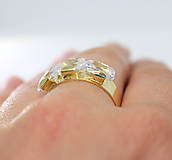 Elegantný zlatý prsteň