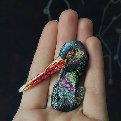 Brošne - Brošňa ručne vyšívaná Bocian Čierny - 14643251_