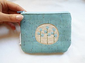Peňaženky - Korková vyšívaná peňaženka - Nezábudky (zadný zips + priečinky dnu) - 14648349_