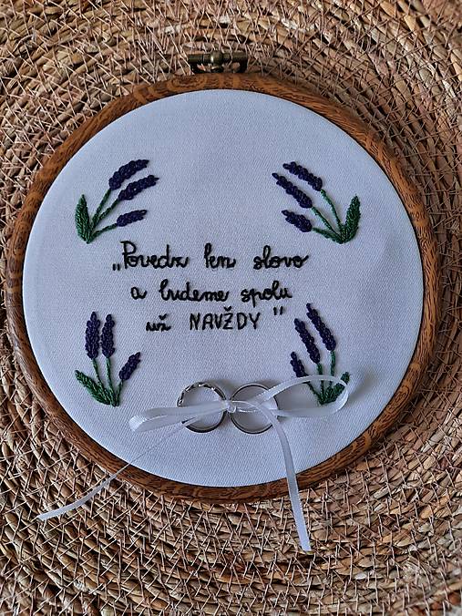 Prstene - Vyšívaný podnos pod prstienky (levanduľová láska) - 14647901_