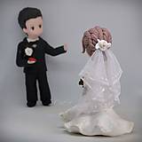 Dekorácie - Dám ti svoje srdce - personalizované figúrky nevesty a ženícha na svadobnú tortu - 14649104_