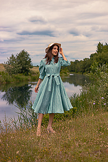 Šaty - Ľanové košeľové šaty s kruhovou sukňou a golierikom s volánom – bledo tyrkysové - 14649782_
