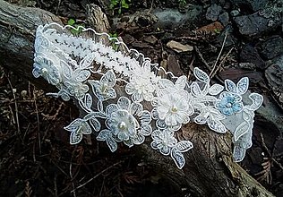 Spodná bielizeň - svadobný podväzok Ivory + modré čipkové kvety 17 - 14651264_