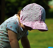 Detské čiapky - Ružový detský čepček Ema s riaseným šiltom - 14657736_