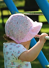 Detské čiapky - Ružový detský čepček Ema s riaseným šiltom - 14657737_