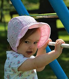 Detské čiapky - Ružový detský čepček Ema s riaseným šiltom - 14657738_