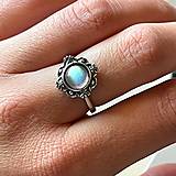 Prstene - Rainbow Labradorite Filigree AG925 Silver Ring  / Strieborný prsteň s labradoritom - 14659399_