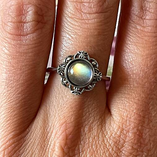 Rainbow Labradorite Filigree AG925 Silver Ring  / Strieborný prsteň s labradoritom