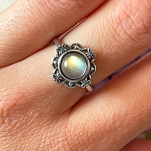 Rainbow Labradorite Filigree AG925 Silver Ring  / Strieborný prsteň s labradoritom