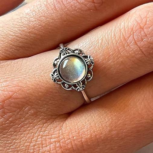 Rainbow Labradorite Filigree AG925 Silver Ring  / Strieborný prsteň s labradoritom