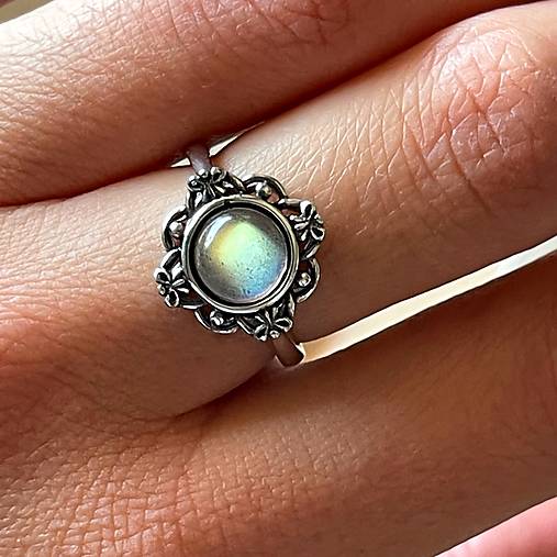 Rainbow Labradorite Filigree AG925 Silver Ring  / Strieborný prsteň s labradoritom