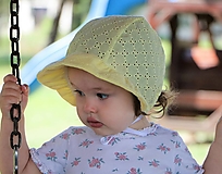 Detské čiapky - Letný detský čepček Evička žltý s riaseným šiltom - 14661021_