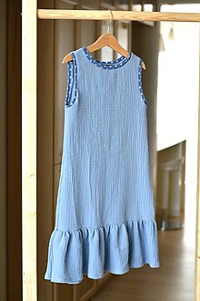 Detské oblečenie - Dievčenské mušelínové šaty s volánom Elodi - 14662615_