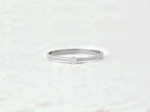 Prstene - 585/1000 zlatý zásnubný prsteň s prírodným diamantom 2mm (bielé zlato) - 14670277_