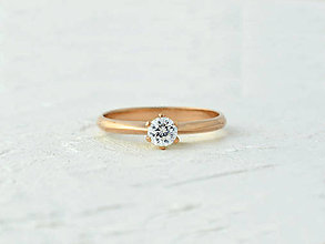 Prstene - 585/1000 zlatý zásnubný prsteň s prírodným diamantom (ružové zlato) - 14670189_