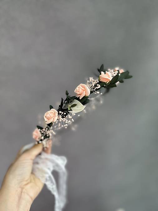 Kvetinový venček "verše z lupienkov ruží" - na stranu