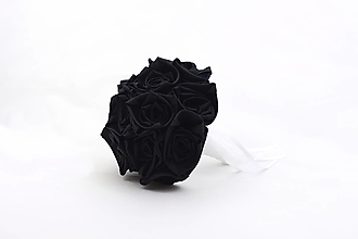 Kytice pre nevestu - Saténová kytica svadobná čierna ruže - 14673267_