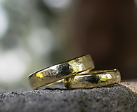 Prstene - Obrúčky srdcom tepané /polguľaté zo zlata/ - 14679556_