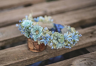 Ozdoby do vlasov - Bohato zdobený modrý kvetinový venček so skalnou ružou - 14679900_