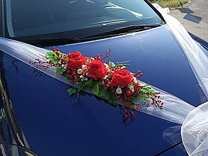 Dekorácie - červená výzdoba na svadobné auto - 14680914_
