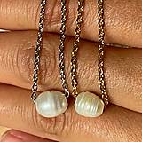 Náhrdelníky - Freshwater Oval Pearl Necklace (Stainless Steel) / Elegantný náhrdelník s oválnou perlou A0015 - 14688483_
