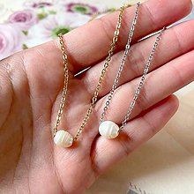 Náhrdelníky - Freshwater Oval Pearl Necklace (Stainless Steel) / Elegantný náhrdelník s oválnou perlou A0015 - 14688480_