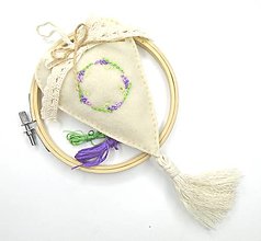 Dekorácie - Levanduľové srdiečko s vyšívkou (levandula) - 14687754_