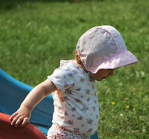 Letný detský čepček Eliška ružový s riaseným šiltom