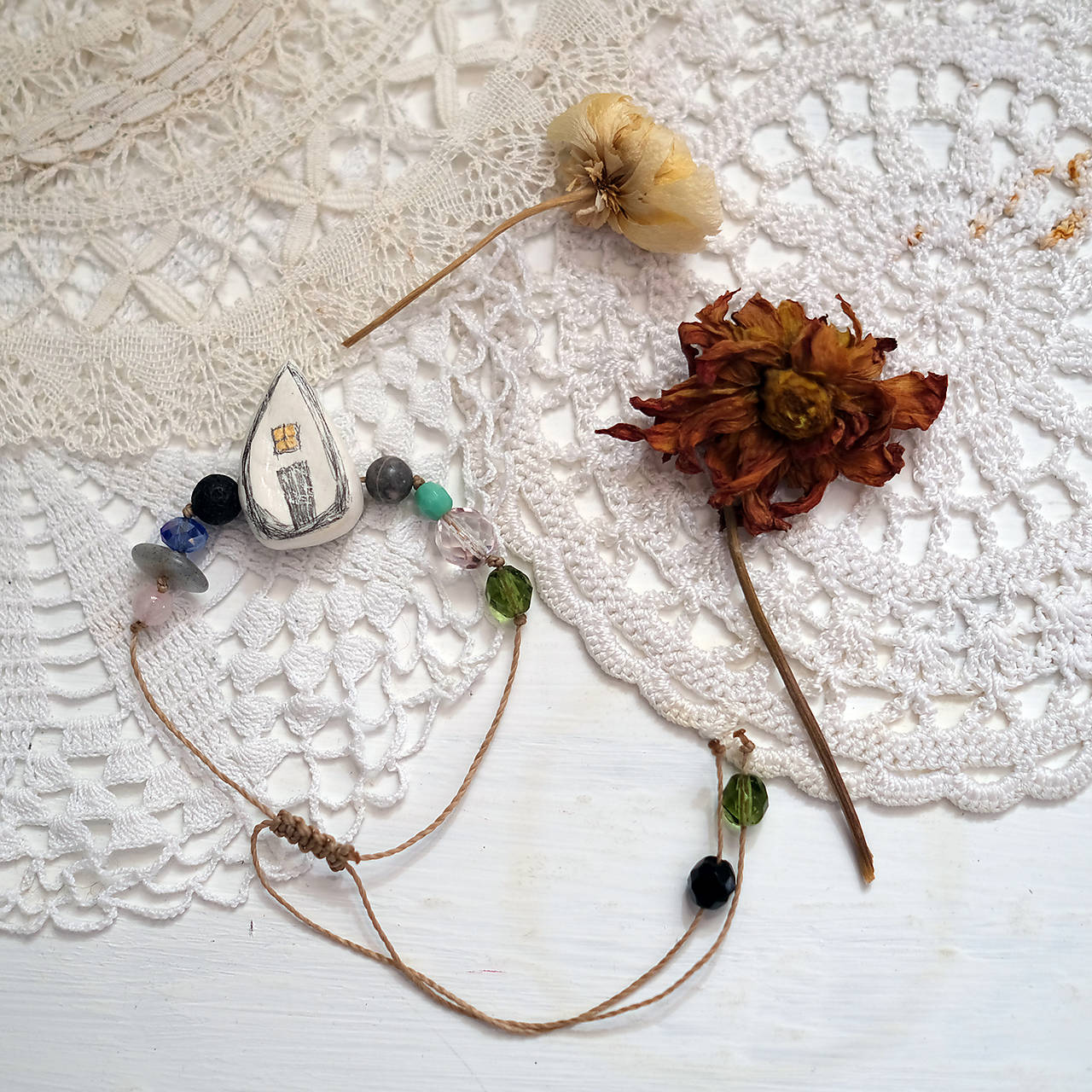 Domček na rúčku I./ náramok RESERVE