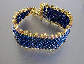 Náramky - Modro-zlatý ručne šitý korálkový rokajlový náramok - 14695718_