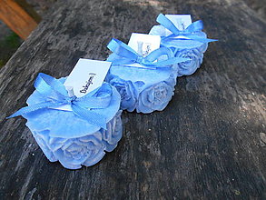 Darčeky pre svadobčanov - Svadobná sviečka ružičky s kartičkou - 14701138_