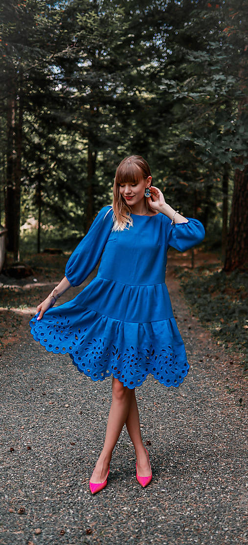 modré madeirové šaty Zámutovské kvety