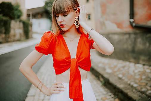 ľanový crop top