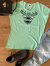 Topy, tričká, tielka - Maľované tričko Simple Folk Black - 14704262_