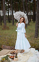 Šaty - Bavlnené bodkované šaty s volánmi na sukni a rukávoch - 14709221_