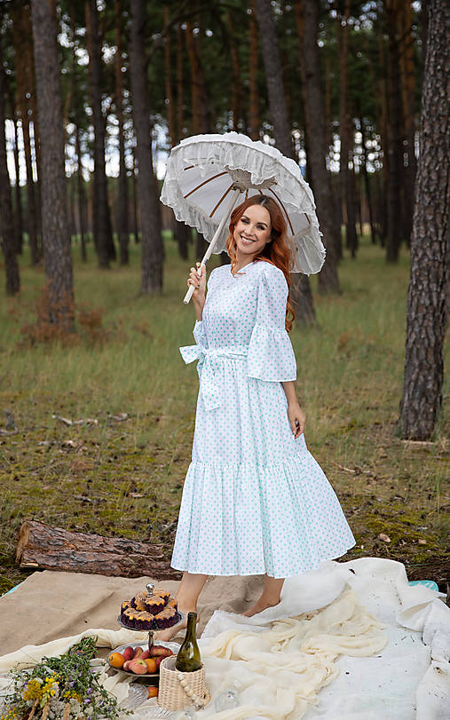 Bavlnené bodkované šaty s volánmi na sukni a rukávoch