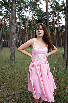 Šaty - Zmesovo bavlnené ružové korzetové šaty  obrastené kvetmi - 14709225_
