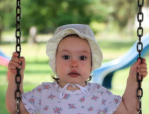 Letný detský čepček Eliška ivory s riaseným šiltom
