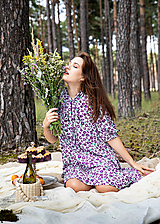 Šaty - Viskózové fialkovo-sivé áčkové šaty s mašľou - 14709454_