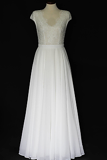 Šaty - Svadobné šaty s objemnou kruhovou sukňou a prispôsobivým živôtikom - 14712499_