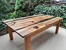 Nábytok - Orechový konferenčný stôl s drevenými nohami - 14716653_