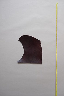 Suroviny - Zbytková koža tmavohnedá lesklá so štruktúrou 2–2,5 mm - 14718197_