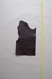 Suroviny - Zbytková koža tmavohnedá lesklá so štruktúrou 2–2,5 mm (kus č. 7.) - 14718221_