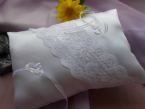 Prstene - svadobné vankúšiky /biele@maslové/ (svadobný vankúšik na krížik) - 14719710_