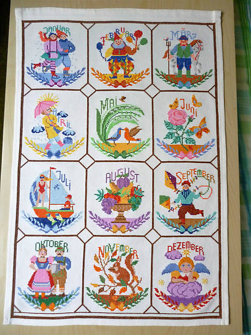 Vyšívaná tapisérie - závěsný každoroční kalendář
