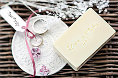 Darčeky pre svadobčanov - Svadobné personalizované mydlá - font AMELIA - 14722794_
