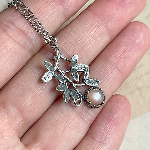 Náhrdelníky - Filigree Leaf Pendant AG925 E034 (Peach Moonstone Pendant AG925 / Strieborný prívesok s broskyňovým mesačným kameňom) - 14726026_