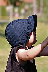 Detské čiapky - Letný detský čepček Sára navy s riaseným šiltom - 14731516_