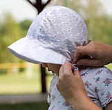 Detské čiapky - Letný detský čepček Veronika s riaseným šiltom - 14734697_