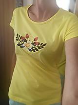 Topy, tričká, tielka - Žlté dámske tričko - kvety - 14735377_